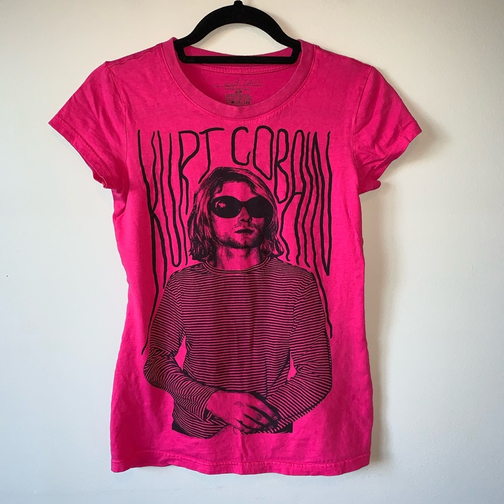 Sz. Small Vintage 90s pink Kurt Cobain graphic T-shirt